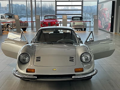 Музей ретро-автомобілів VIK Cars у Львові — подорож у часі