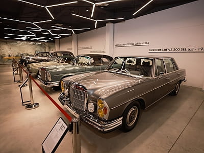 Музей VIK Cars у Львові — колекція з понад 30 унікальних ретро-автомобілів, відреставрованих шедеврів світового автопрому. Атмосфера, історія, драйв!