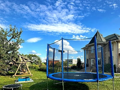 батут в заміському комплексі Villa Village у селі Слобода біля Черкас