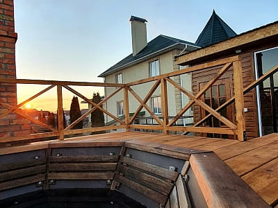 гарячий чан в заміському комплексі Villa Village у селі Слобода біля Черкас