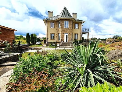 Villa Village у селі Слобода біля Черкас — комфортний відпочинок біля Дніпра з чаном, сауною, басейном і затишним будинком лише для вашої компанії.