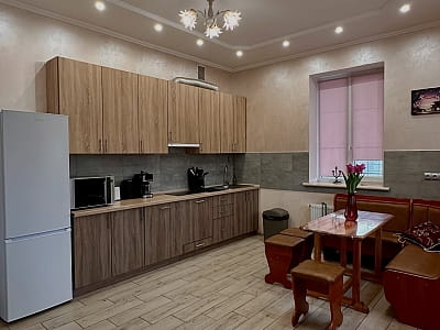 будинок на 12 спальних місць з обладнаною кухнею в заміському комплексі Villa Village у селі Слобода біля Черкас