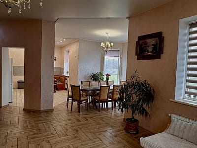 будинок на 12 спальних місць з обладнаною кухнею в заміському комплексі Villa Village у селі Слобода біля Черкас