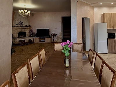 будинок на 12 спальних місць з обладнаною кухнею в заміському комплексі Villa Village у селі Слобода біля Черкас