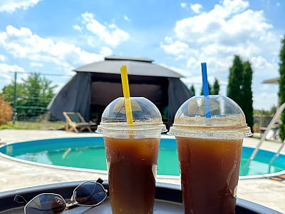 літній басейн в заміському комплексі Villa Village у селі Слобода біля Черкас