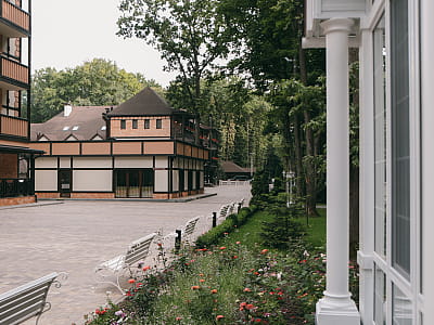 Заміський комплекс «Застава» — місце для відпочинку на природі з комфортом: готель, ресторан, лазня, розваги, літній басейн та події у мальовничій локації.