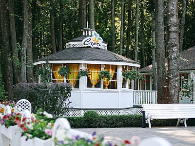 Альтанка Capri в заміському комплексі ZASTAVA біля Умані