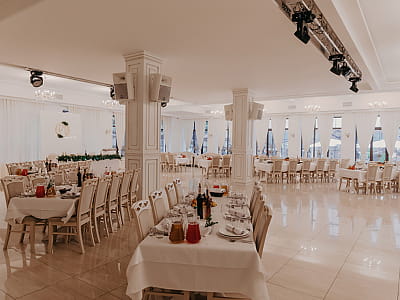 банкетна зала в заміському комплексі ZASTAVA (Застава) біля Умані