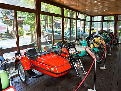 Музей мотоциклів в заміському комплексі ZASTAVA (Застава) біля Умані