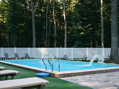 Відкритий літній басейн в заміському комплексі ZASTAVA біля Умані