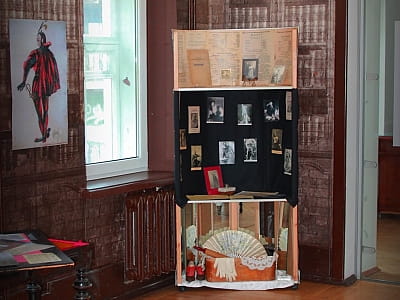 Літературно-меморіальний музей М. Булгакова на Андріївському узвозі — київський дім письменника, де збереглися інтер’єри, архіви та історія його творчості.