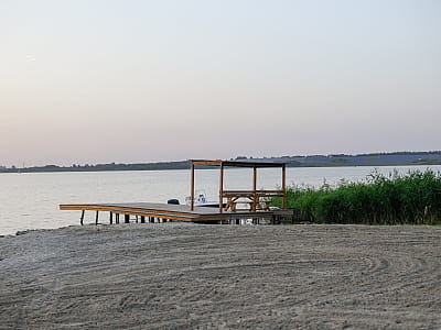 Заміський комплекс California — це справжній курорт біля води неподалік Львова. Чисте озеро, піщаний пляж і теплі басейни створюють ідеальні умови для відпочинку в будь-яку пору. 