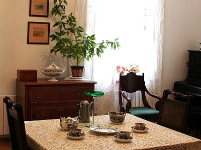 Історико-меморіальний музей Михайла Грушевського у Києві — автентична оселя вченого, де відтворено його кабінет, родинну атмосферу та унікальну історичну експозицію.