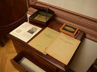 Історико-меморіальний музей Михайла Грушевського у Києві — автентична оселя вченого, де відтворено його кабінет, родинну атмосферу та унікальну історичну експозицію.