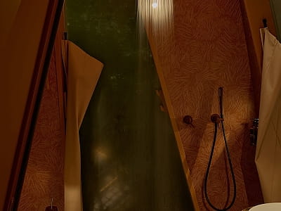 NAMETY PARK — дизайнерські павільйони серед лісу на ВДНГ у Києві: затишний відпочинок, тераси, офуро, сауни, BBQ та доступ до численних подій і гастролокацій.