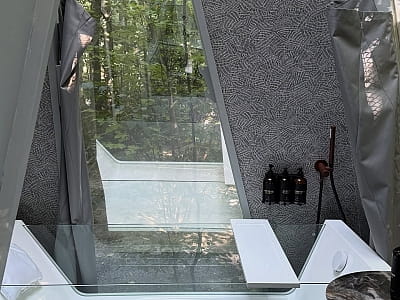 Показати зміст NAMETY PARK — це унікальний формат відпочинку на території ВДНГ, де сучасні архітектурні рішення гармонійно поєднані з природою столичного лісу. 