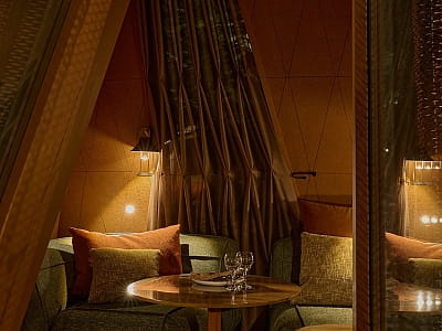 Показати зміст NAMETY PARK — це унікальний формат відпочинку на території ВДНГ, де сучасні архітектурні рішення гармонійно поєднані з природою столичного лісу. 