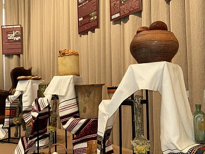 Музей окупації Києва — експозиція про окупаційні режими XX століття, опір киян, терор та руйнування міста. Документи, артефакти й VR-виставка «Бабин Яр».