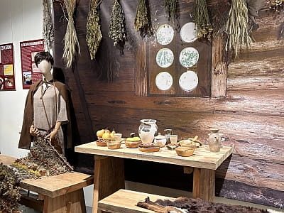 Музей окупації Києва — експозиція про окупаційні режими XX століття, опір киян, терор та руйнування міста. Документи, артефакти й VR-виставка «Бабин Яр».