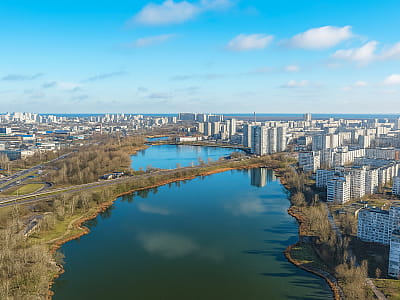 Озерна система Опечень у Києві — унікальний каскад водойм на місці давньої Почайни. Історія створення, походження назви та сучасне значення.
