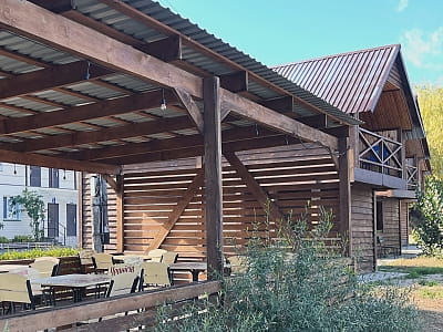 SPORTOHOTA — це сучасний заміський комплекс у Черкасах, розташований просто на березі Дніпра.