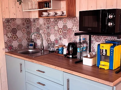 BarnHouse — сучасні одноповерхові та двоповерхові будинки на 4 гостей із кухнею, терасою, чаном, мангальною зоною та доступом до басейну в заміському комплексі SPORTOHOTA в місті Черкаси