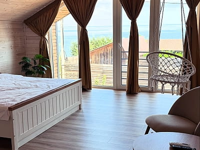 BarnHouse — сучасні одноповерхові та двоповерхові будинки на 4 гостей із кухнею, терасою, чаном, мангальною зоною та доступом до басейну в заміському комплексі SPORTOHOTA в місті Черкаси