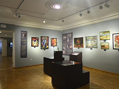 Музей української діаспори в Києві розповідає про історію еміграції, видатних українців світу та їхню мистецьку спадщину. Унікальна експозиція й колекція.