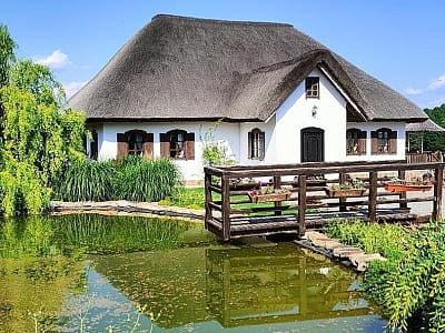 Хутір «Козацька Долина» — це заміський комплекс у селі Карбівка Кіровоградської області, створений на основі фермерського господарства та старовинної української хати. 