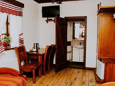 готель в заміському комплексі Хутір «Козацька Долина» у селі Карбівка Кіровоградської області