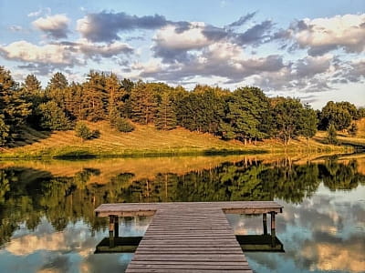 озеро в заміському комплексі Хутір «Козацька Долина» у селі Карбівка Кіровоградської області