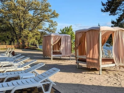 Парк-готель «ХВИЛЯ» — це заміський комплекс відпочинку, розташований у сосновому лісі на березі річки Дніпро поблизу Світловодська.