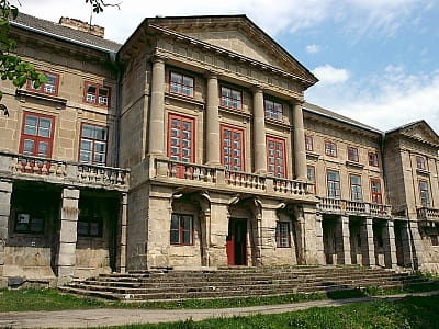 Палац Орловських у Маліївцях — історія, парк і водоспад Поділля