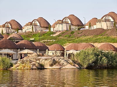 Парк Готель «Скіфія» — це заміський гостинний комплекс на Кіровоградщині, розташований у природному ландшафті біля озера Ташлик, далеко від шумних трас.