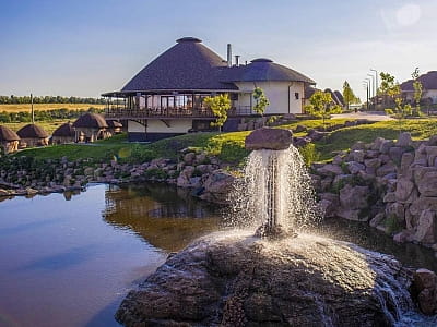 Парк Готель «Скіфія» — це заміський гостинний комплекс на Кіровоградщині, розташований у природному ландшафті біля озера Ташлик, далеко від шумних трас.