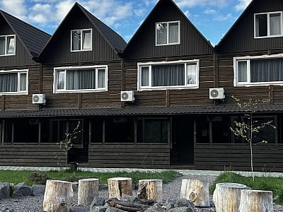 Затишні будиночки в заміському комплексі «Аквамарин» в селі Цибулі, неподалік Полтави