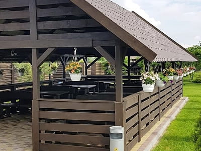 альтанки в заміському комплексі «Аквамарин» в селі Цибулі, неподалік Полтави