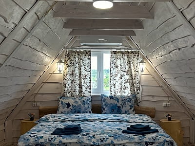 однокімнатні та двокімнатні номери в заміському комплексі «Аквамарин» в селі Цибулі, неподалік Полтави