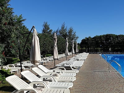 Великий відкритий басейн в заміському комплексі «Аквамарин» в селі Цибулі, неподалік Полтави