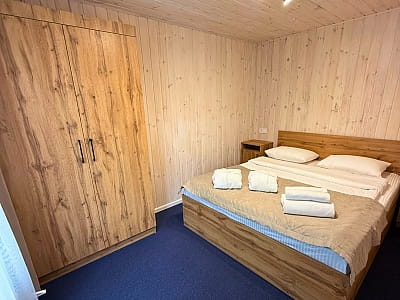 затишні номери та котеджі в заміському комплексі Balka Eco Club у мальовничому куточку Полтавської області, серед природи, тиші та водної гладі