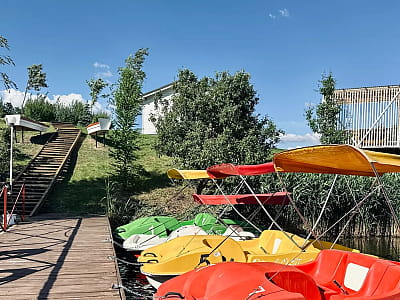 прогулянка на катамаранах в заміському комплексі Balka Eco Club у мальовничому куточку Полтавської області, серед природи, тиші та водної гладі