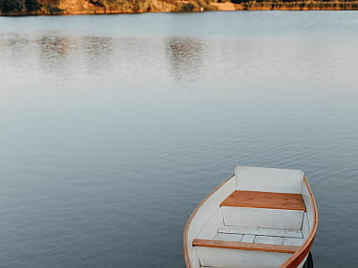 Однією з ключових переваг Balka Eco Club є розташування на березі озера, що формує атмосферу спокою та приватності.