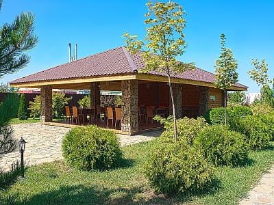 Заміський комплекс Bulanovo — це простір для повноцінного відпочинку серед природи, де поєднуються сучасний комфорт, тиша заміської локації та широкий вибір послуг для релаксу й дозвілля. 