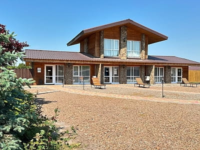 Заміський комплекс Bulanovo — це простір для повноцінного відпочинку серед природи, де поєднуються сучасний комфорт, тиша заміської локації та широкий вибір послуг для релаксу й дозвілля. 