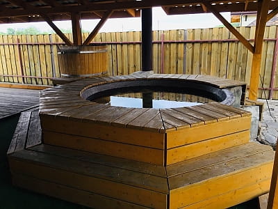 карпатський чан в заміському комплексі Bulanovo в селі Буланове Полтавської області