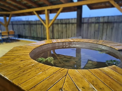 карпатський чан в заміському комплексі Bulanovo в селі Буланове Полтавської області