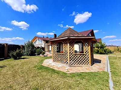 альтанки в заміському комплексі Bulanovo в селі Буланове Полтавської області