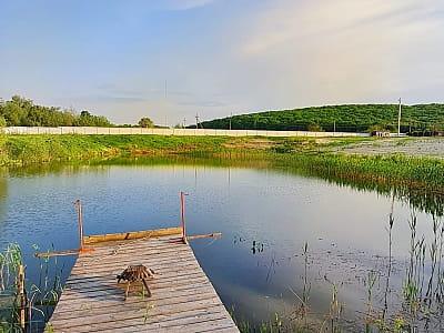 озеро для риболовлі в заміському комплексі Bulanovo в селі Буланове Полтавської області
