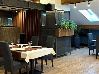 затишний ресторан на 60 місць в заміському комплексі Bulanovo в селі Буланове Полтавської області