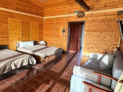 номери та будиночки в заміському комплексі Bulanovo в селі Буланове Полтавської області